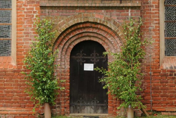 antik-church-doors-europe