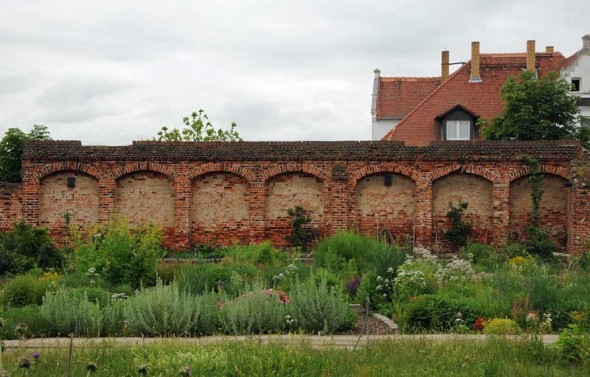 brickwall-cloister-heritage