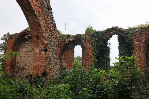 church-ruin-europe