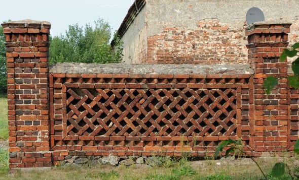 brick-fence-antique-europe