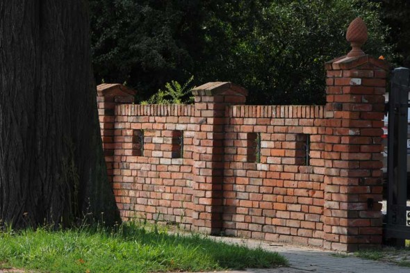 antique-bricks-wall-europe