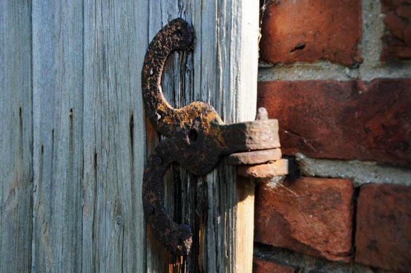 handcrafted-old-hinge