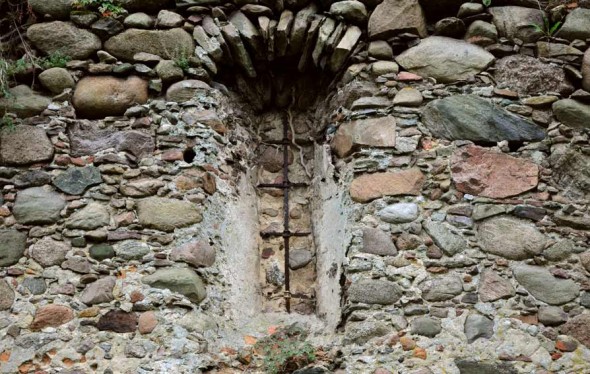 stone-wall-window-europe