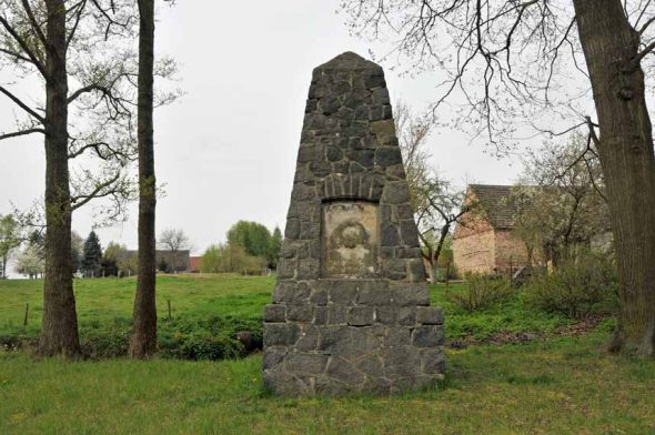 Erste-Weltkrieg-Denkmal-Pol