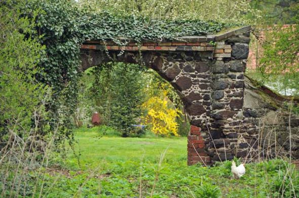 stone-gate-cemetary