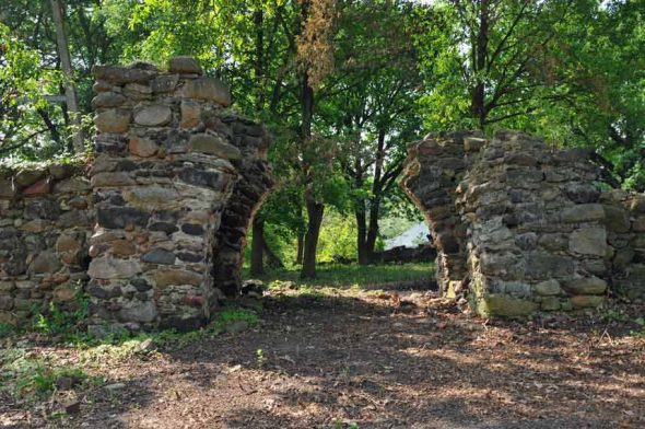 cemetary-stonegate-poland