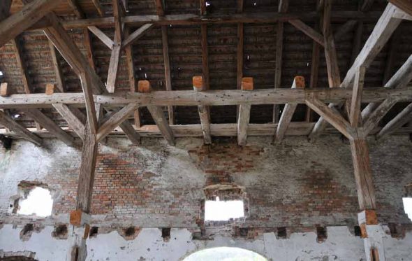 old-barn-construction-polan