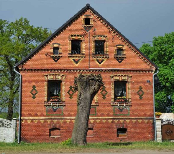 old-glazed-brickfacing