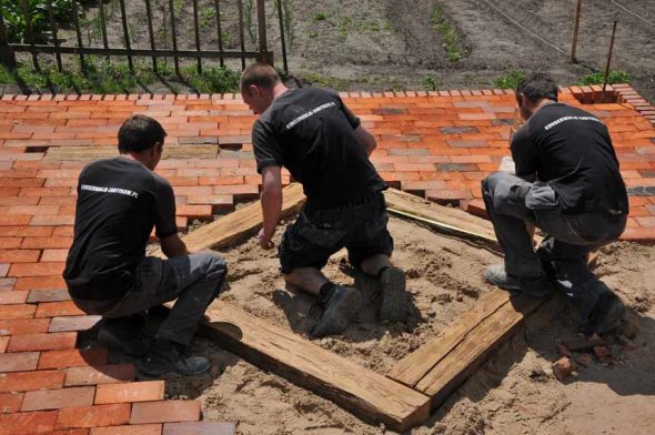 paving-with-bricks