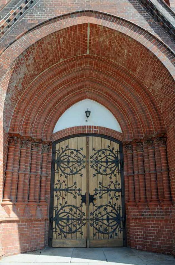 neogothic-church-door-europ