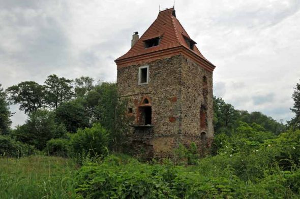 old-knight-castle-europe