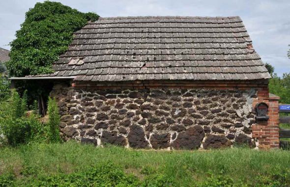 bog-iron-old-house